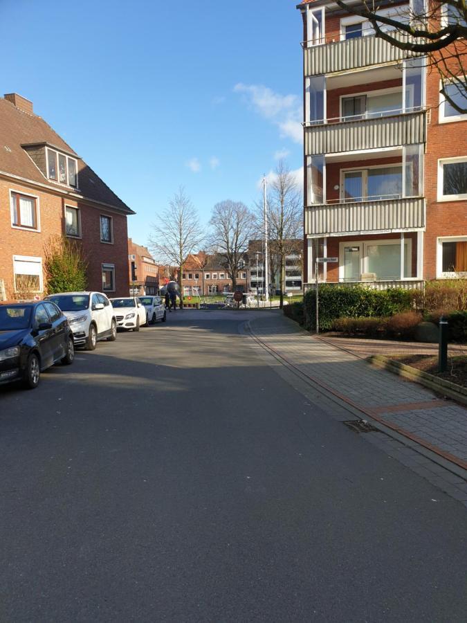 Maje Am Alten Binnenhafen Emden Esterno foto