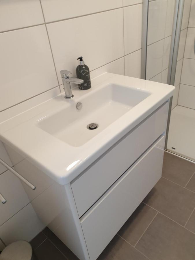 Maje Am Alten Binnenhafen Emden Esterno foto