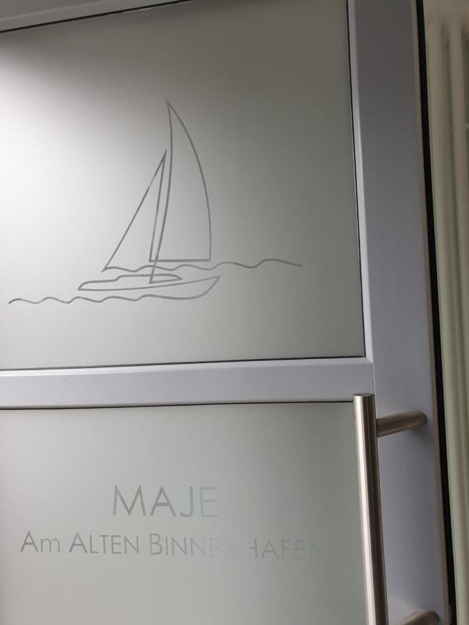 Maje Am Alten Binnenhafen Emden Esterno foto