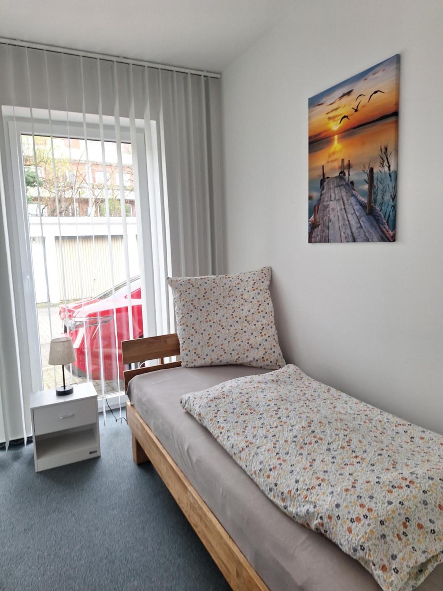 Maje Am Alten Binnenhafen Emden Esterno foto
