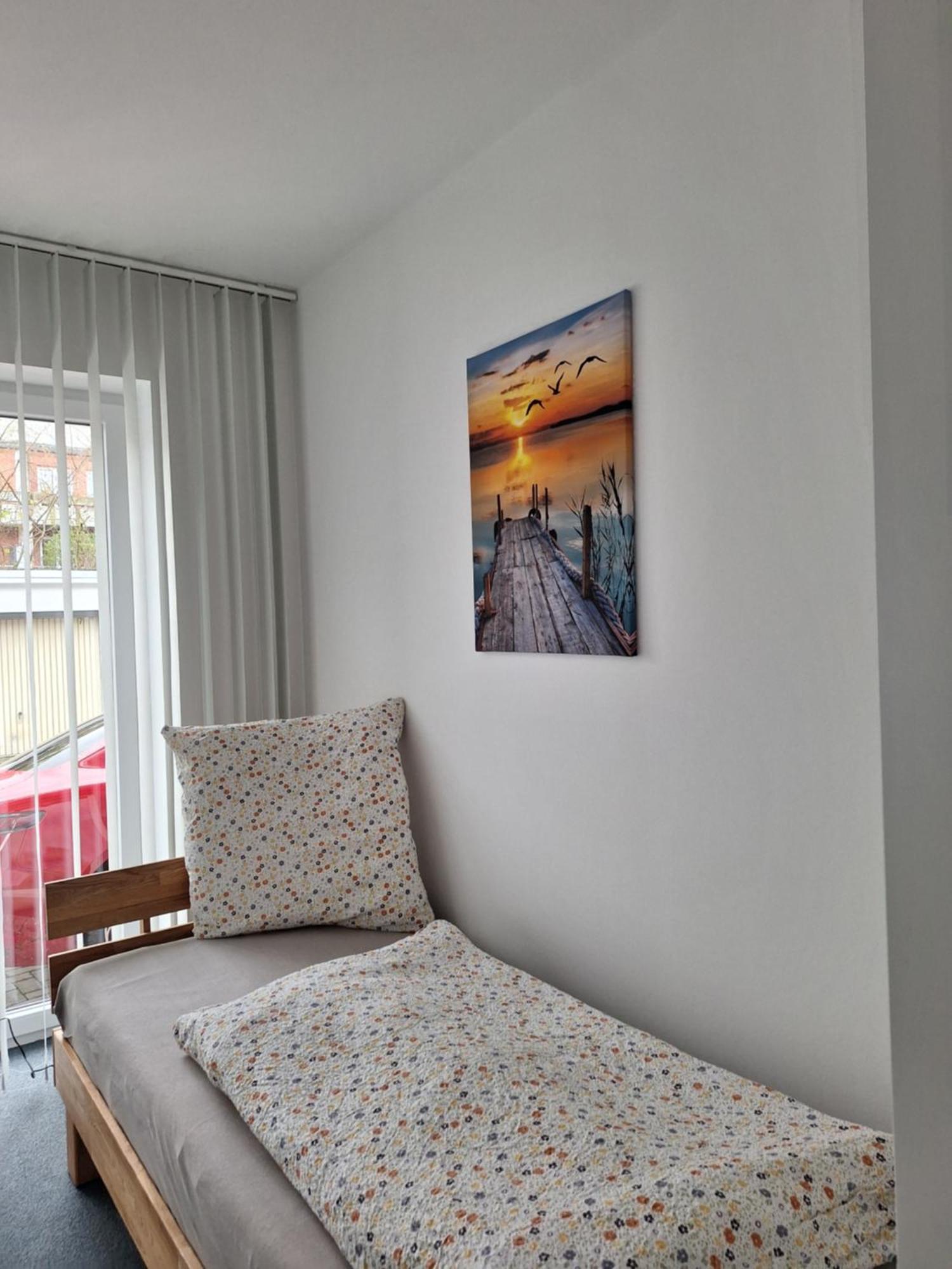 Maje Am Alten Binnenhafen Emden Esterno foto
