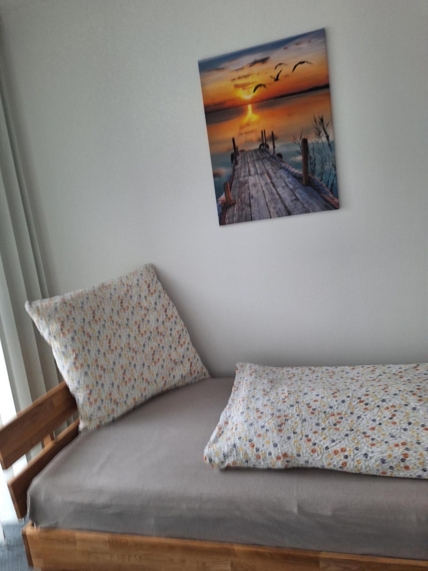 Maje Am Alten Binnenhafen Emden Esterno foto